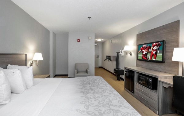 Red Roof PLUS+ Boston - Mansfield/ Foxboro image 23