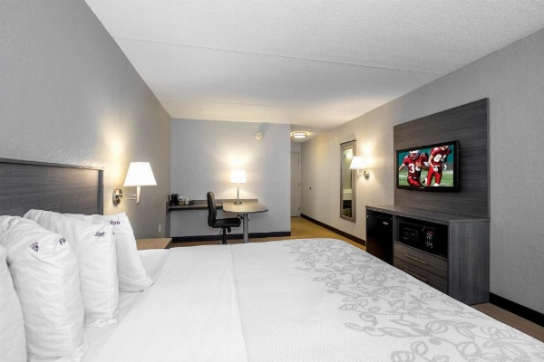 Red Roof PLUS+ Boston - Mansfield/ Foxboro image 27